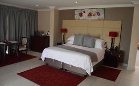 Airport Gardens Boutique Hotel